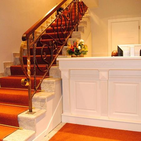 Hotel Vila 60 Тирана Экстерьер фото