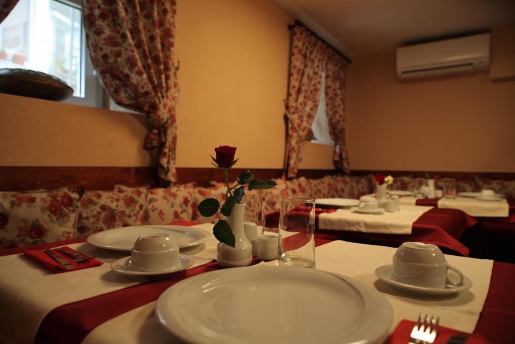 Hotel Vila 60 Тирана Экстерьер фото