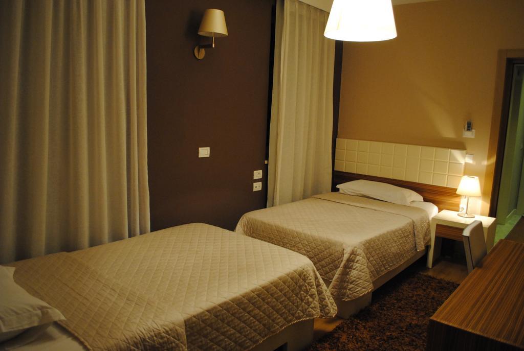 Hotel Vila 60 Тирана Экстерьер фото